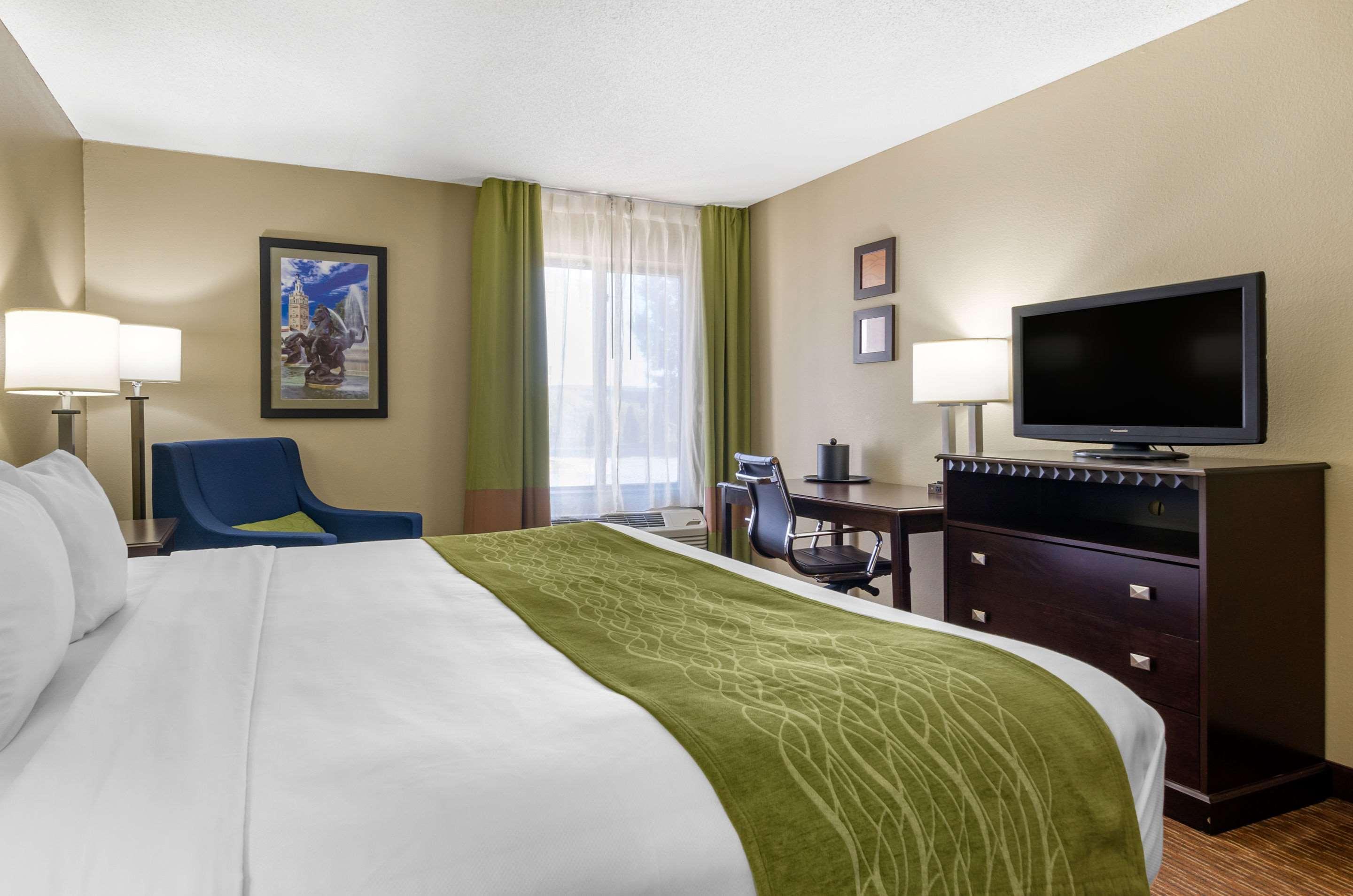 Comfort Inn & Suites Kansas City - Northeast Экстерьер фото