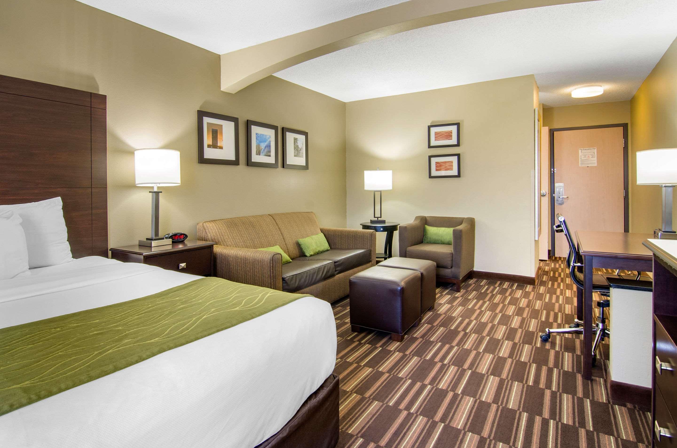 Comfort Inn & Suites Kansas City - Northeast Экстерьер фото