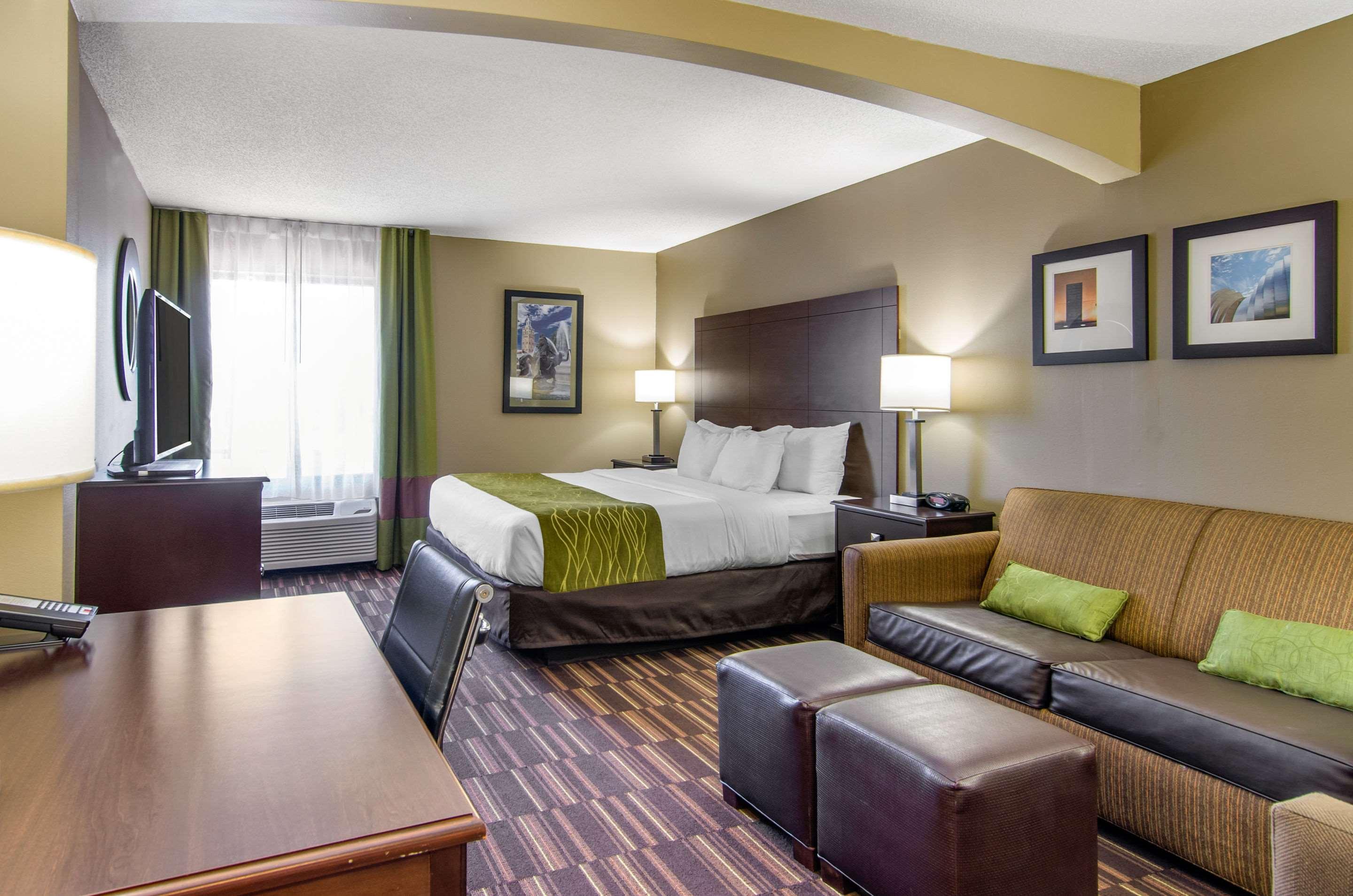 Comfort Inn & Suites Kansas City - Northeast Экстерьер фото