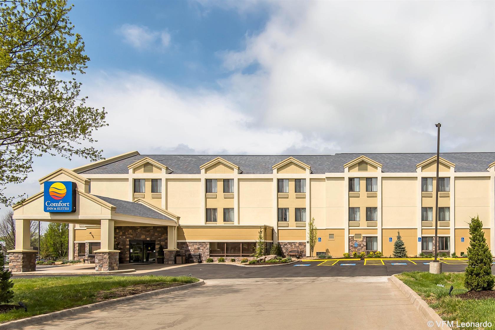 Comfort Inn & Suites Kansas City - Northeast Экстерьер фото