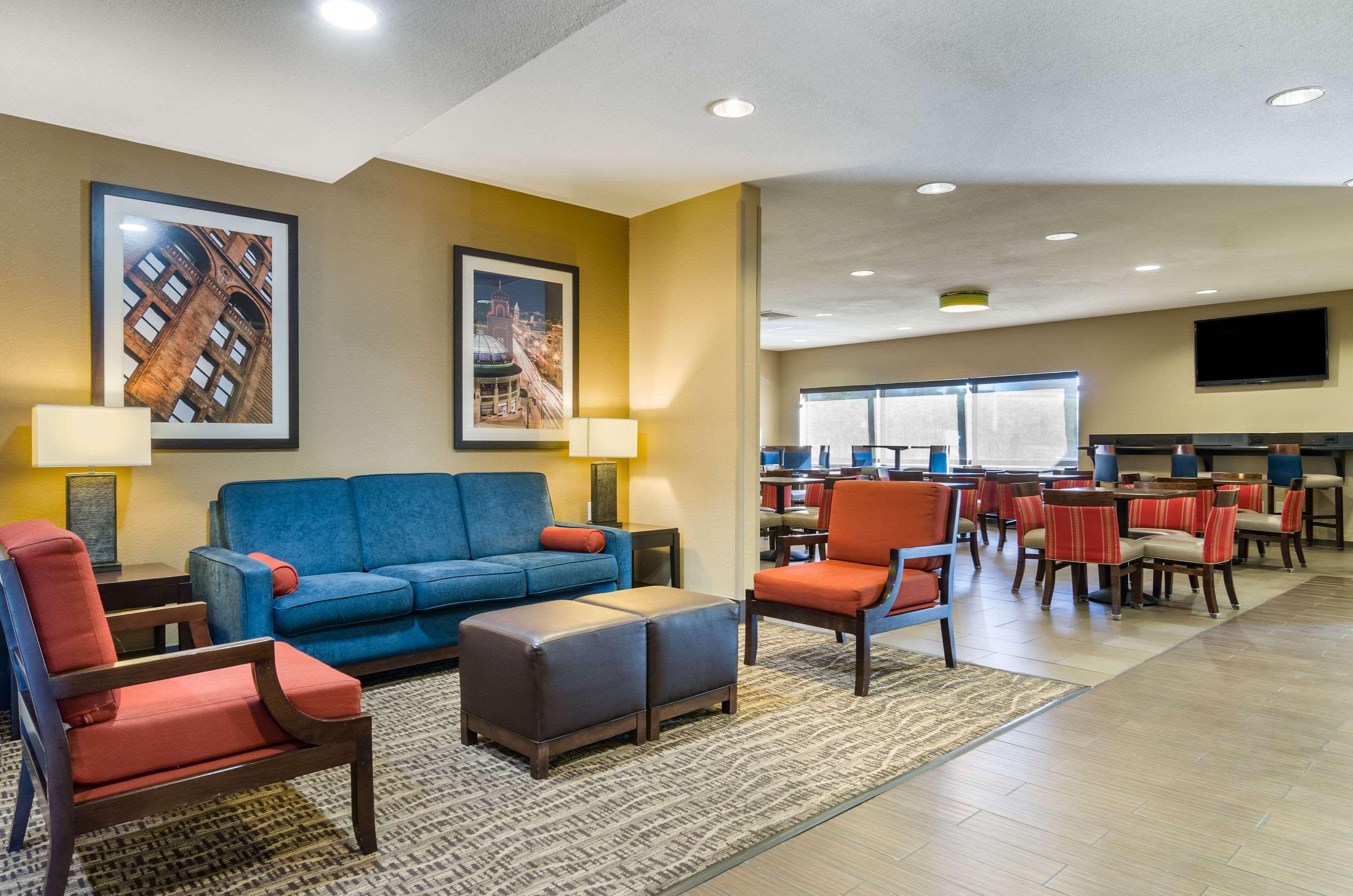 Comfort Inn & Suites Kansas City - Northeast Экстерьер фото