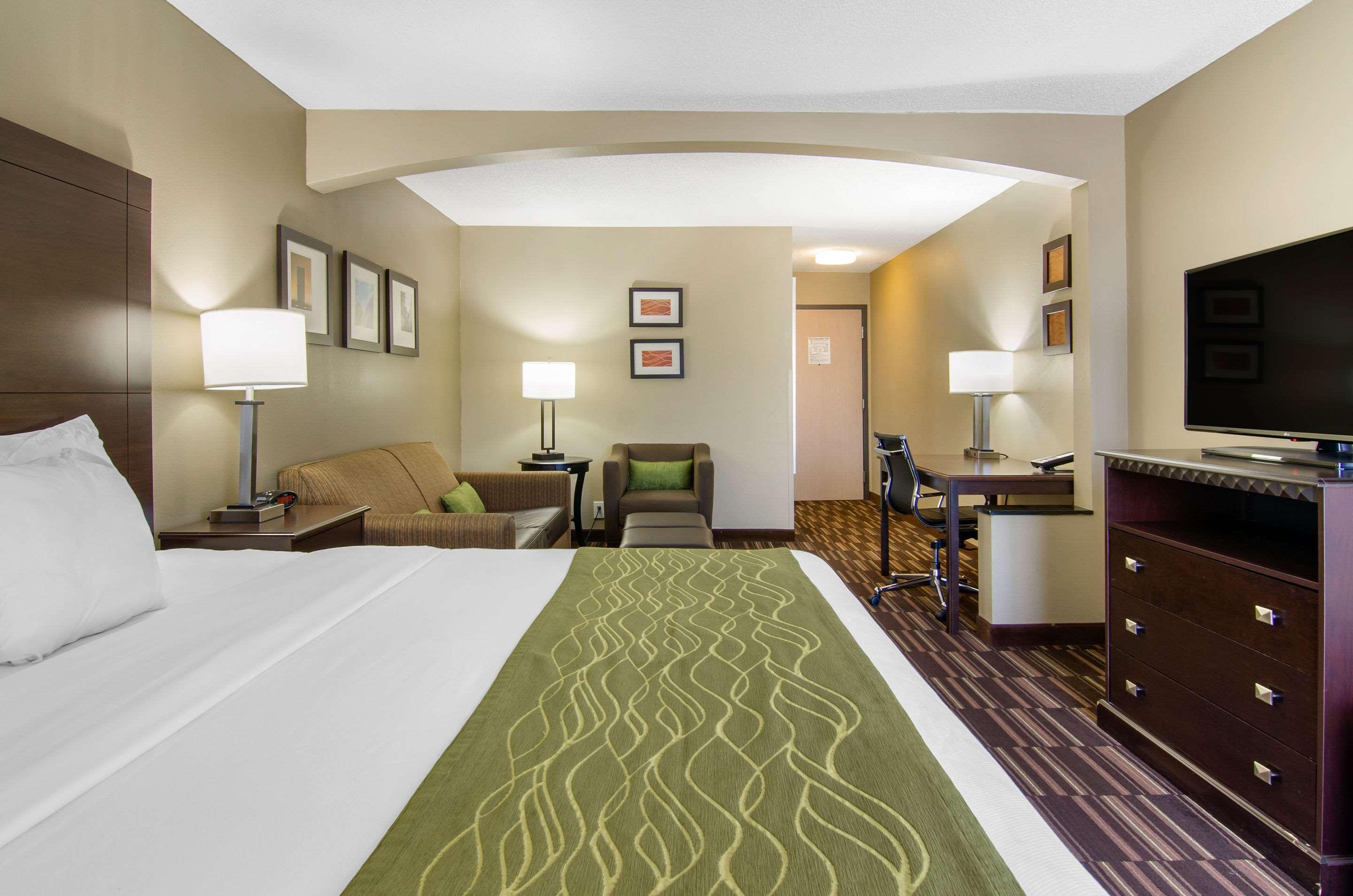 Comfort Inn & Suites Kansas City - Northeast Экстерьер фото