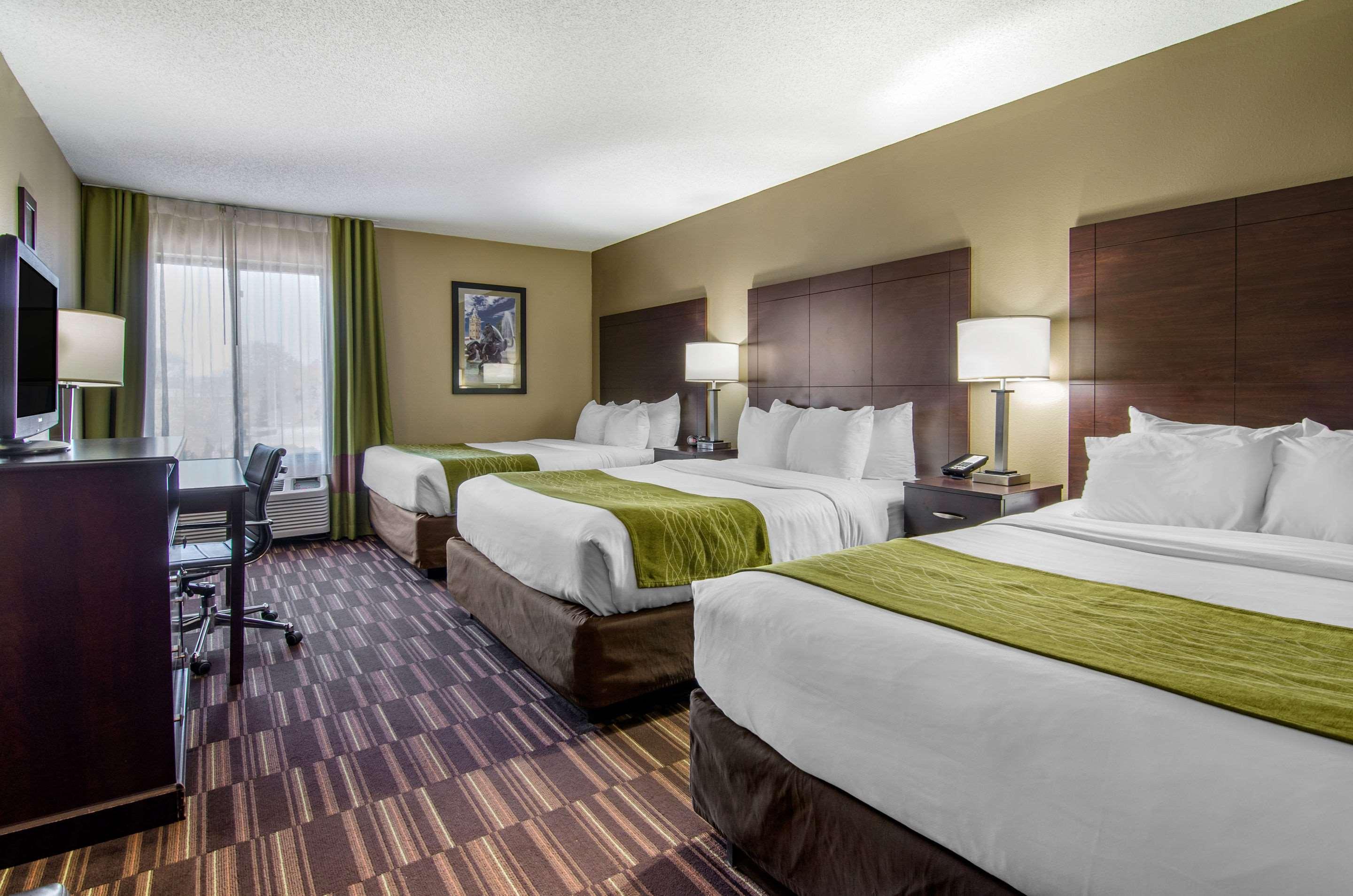 Comfort Inn & Suites Kansas City - Northeast Экстерьер фото