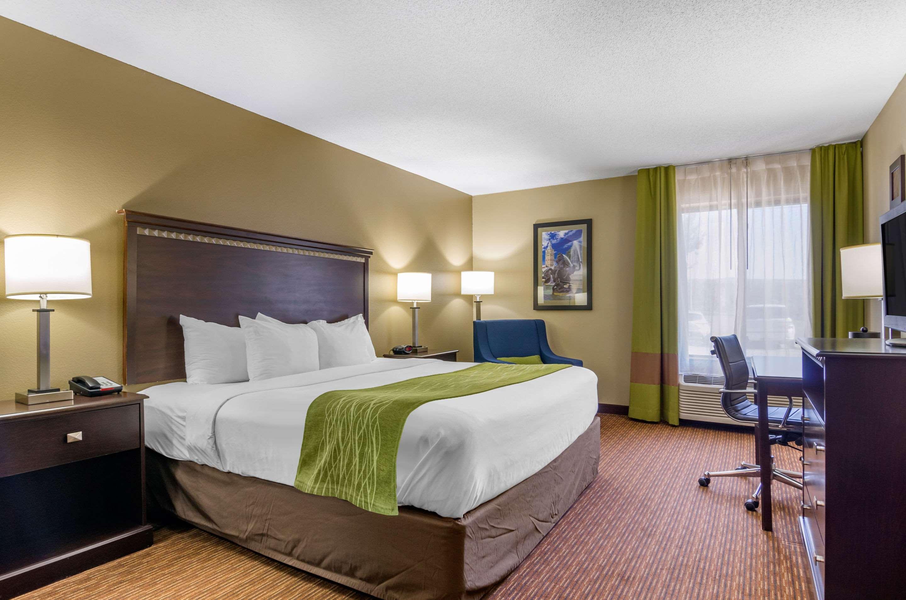 Comfort Inn & Suites Kansas City - Northeast Экстерьер фото